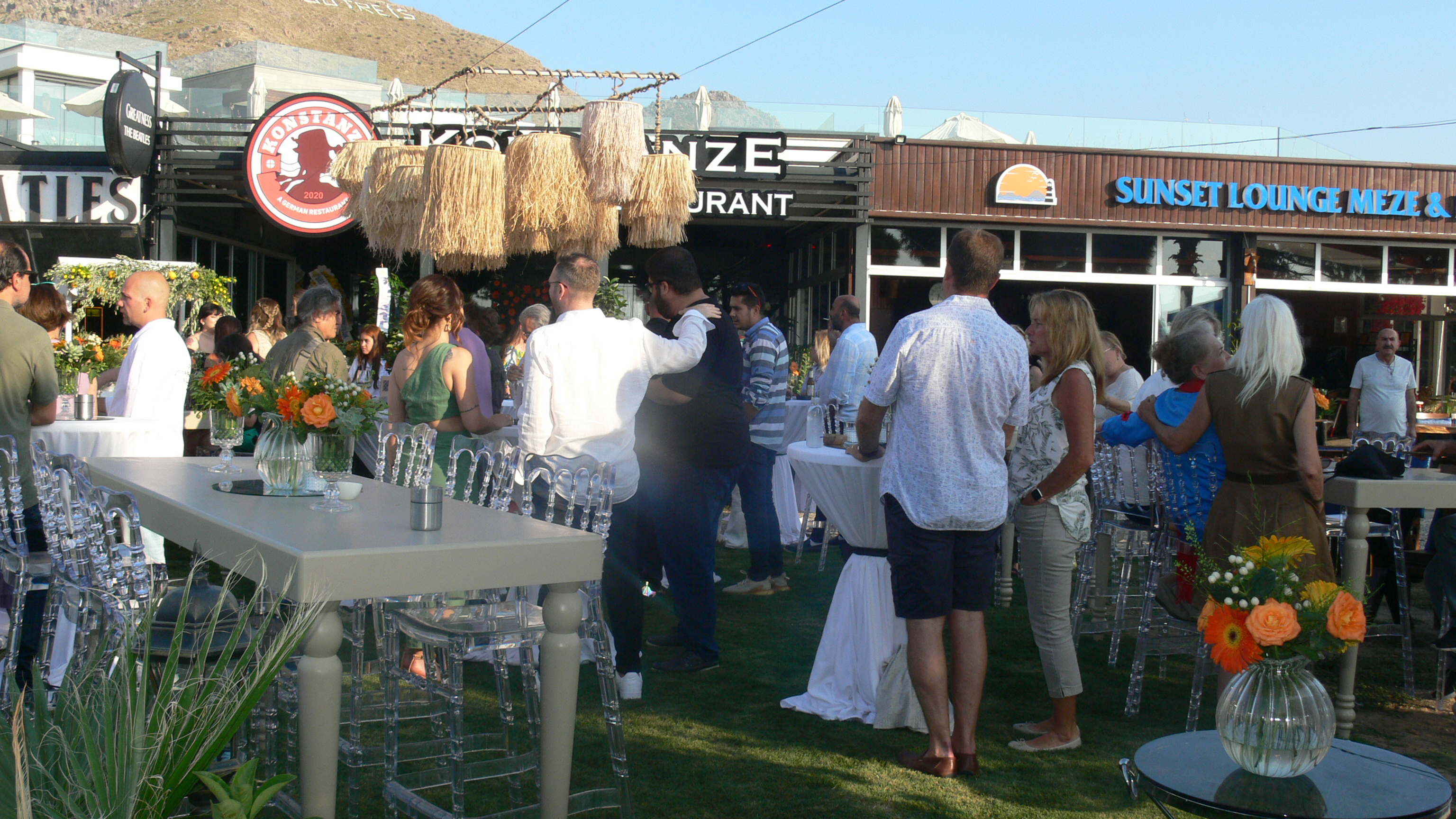 Konstanze German Restaurant Ünlülerle Sezon Açılışı Yaptı