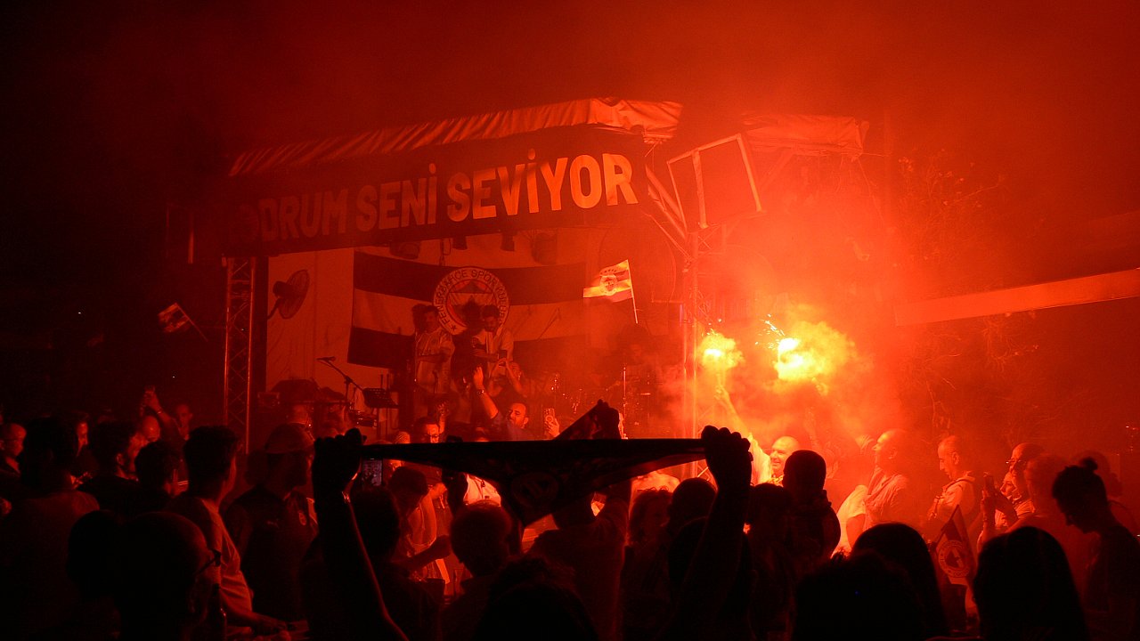 DÜNYA FENERBAHÇELİLER GÜNÜ COŞKUYLA KUTLANDI.